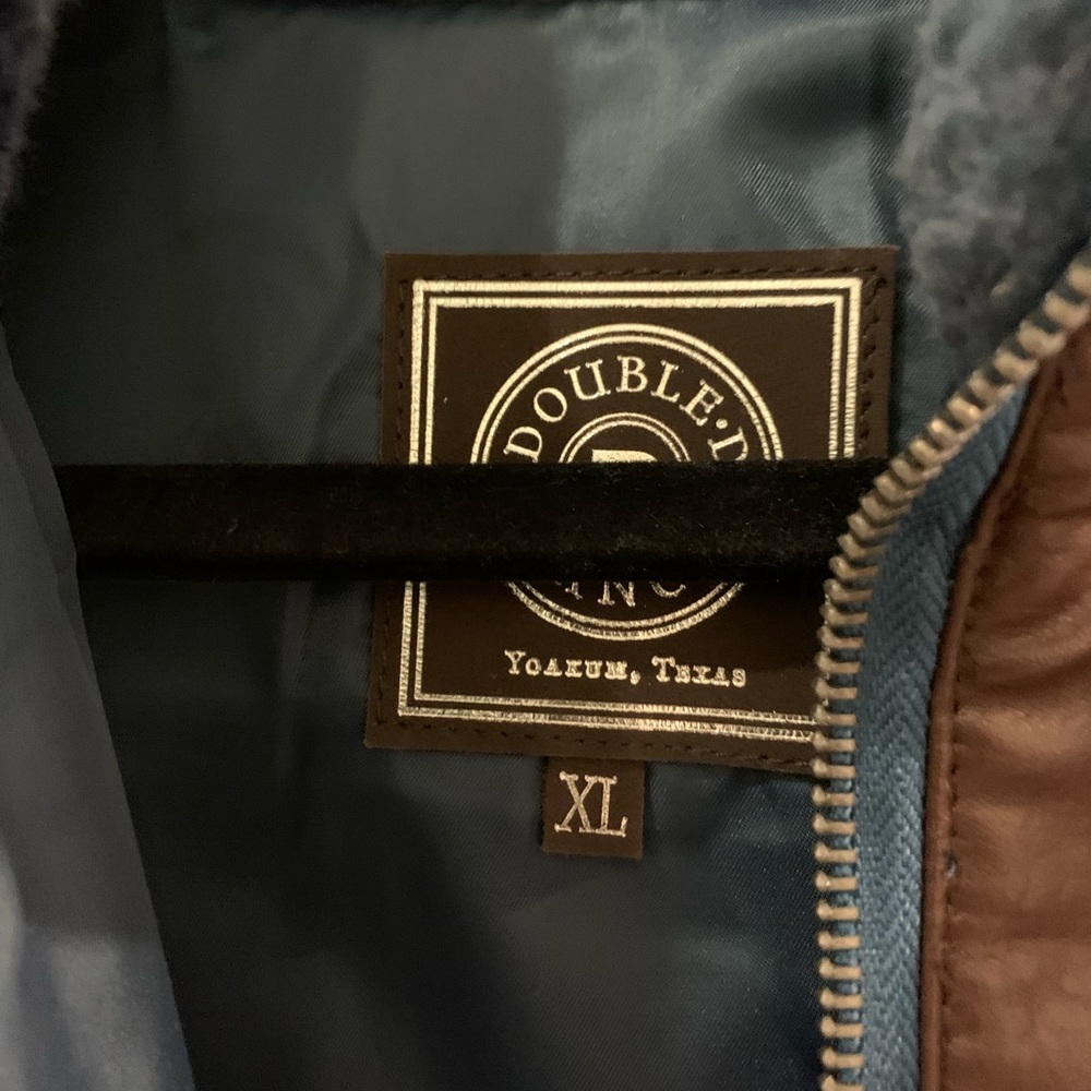 NWT STUNNING DOUBLE D LINED FLEECE VEST! - Picture 3 of 7